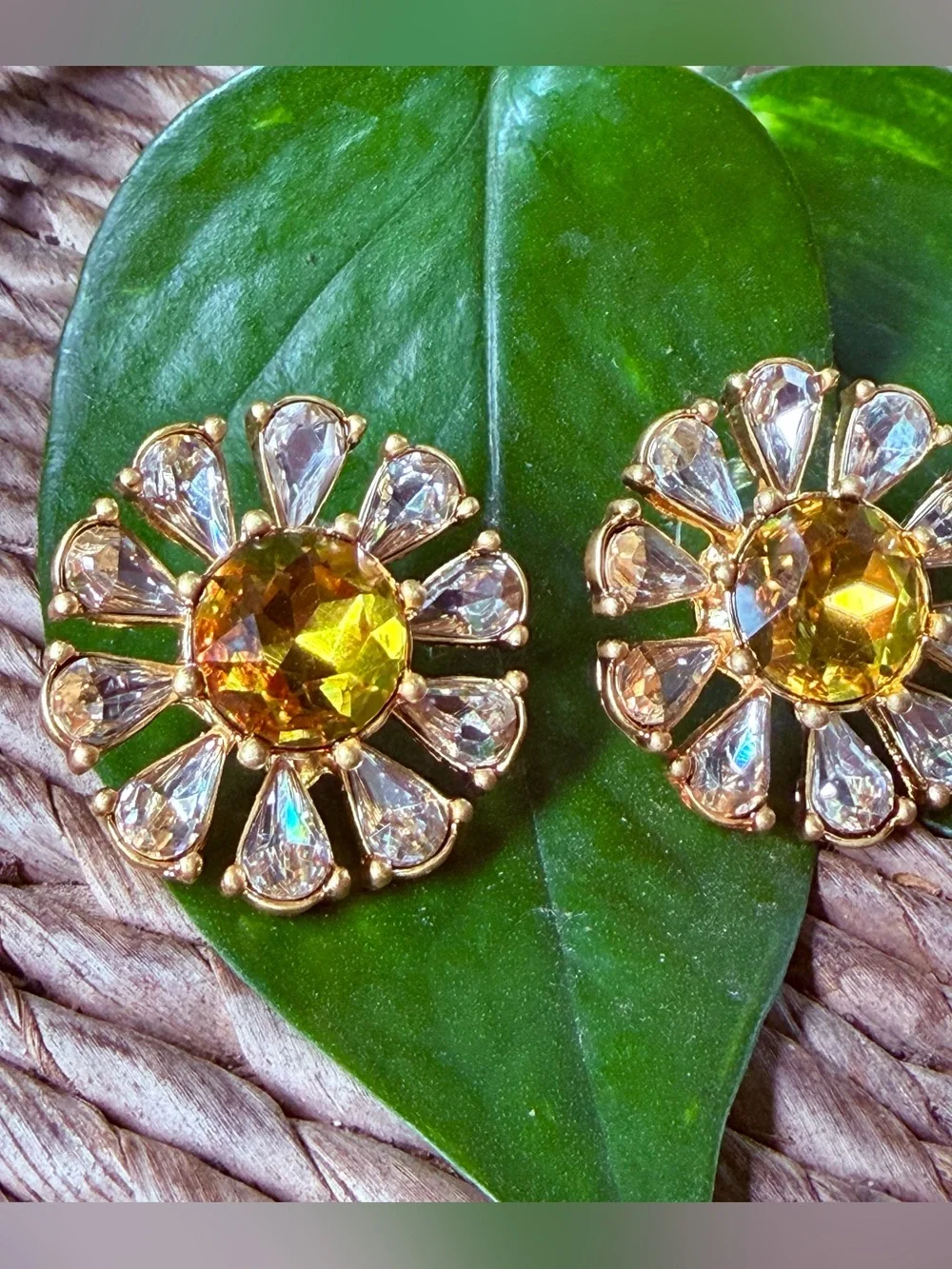 OSCAR DE LA RENTA FLOWER EARRINGS Gold/Citrine Crystal Daisy Stud Post